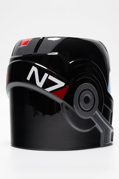 Fioriera con elmo N7 in ceramica di Mass Effect